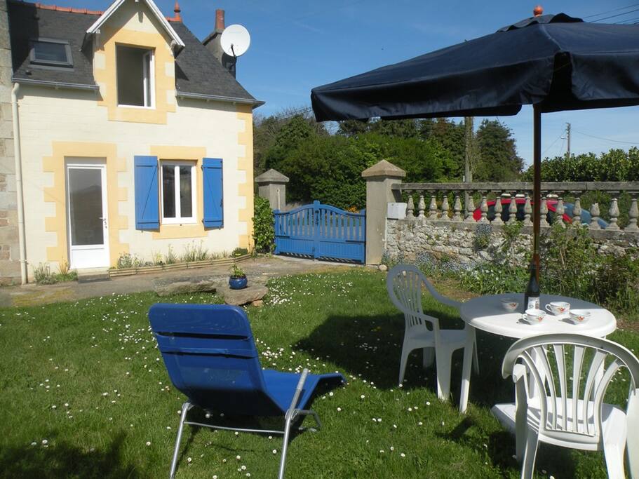 Petite maison mitoyenne au carrefour des lieux et destinations touristiques