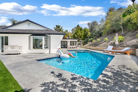 New Luxury Designer House w/Saltwater Pool Hot Tub