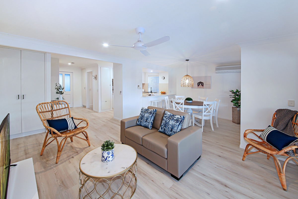 Top performing Airbnb: Waterfront villa with direct river access in Mooloolaba