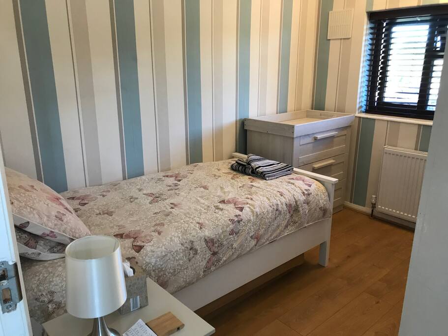 Private Single Room.