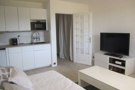 SAINT TROPEZ   Studio Centre ville avec parking