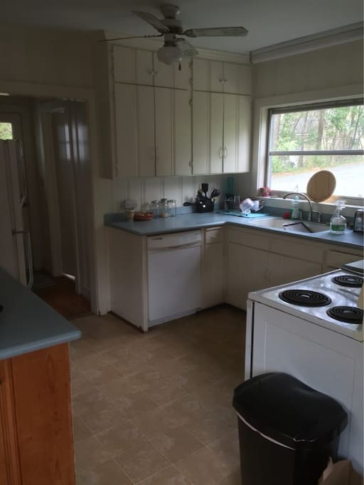 Kitchen, including dishwasher!