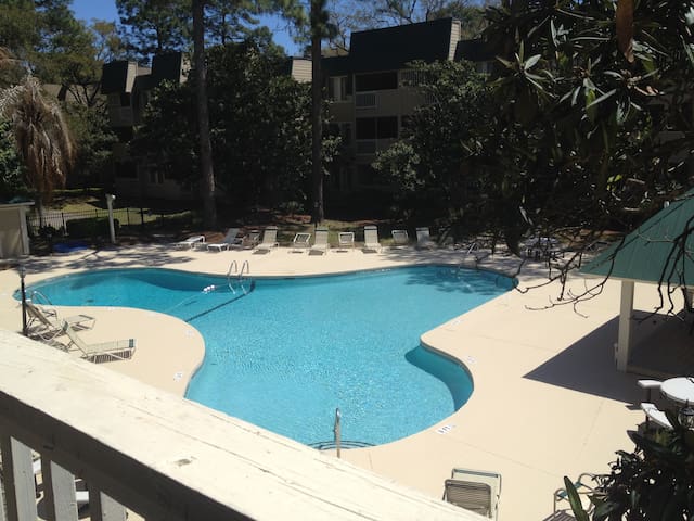 Poolside 2nd Floor - Hilton Head on a Budget