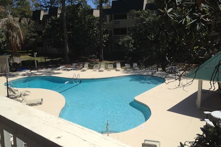 Poolside 2nd Floor - Hilton Head on a Budget