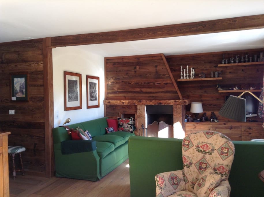 LIVINGROOM