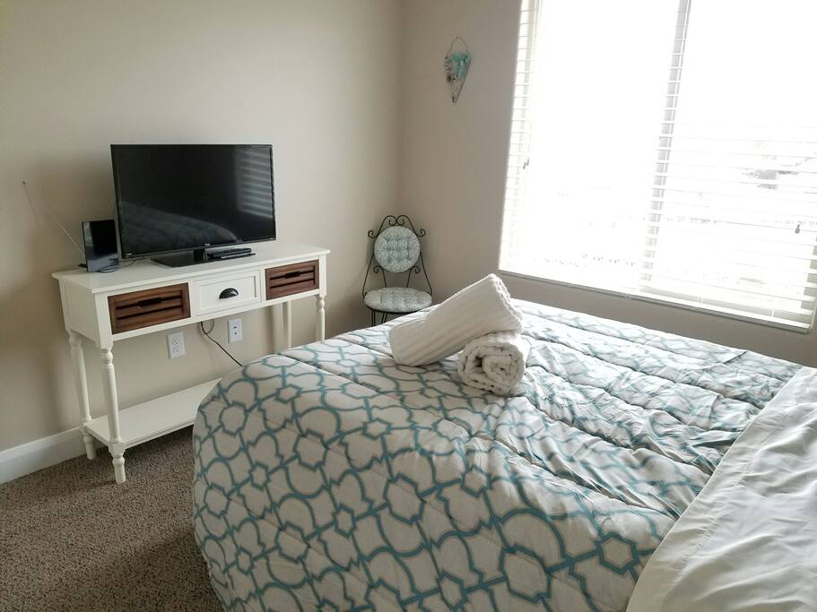 bedroom with tv and wifi