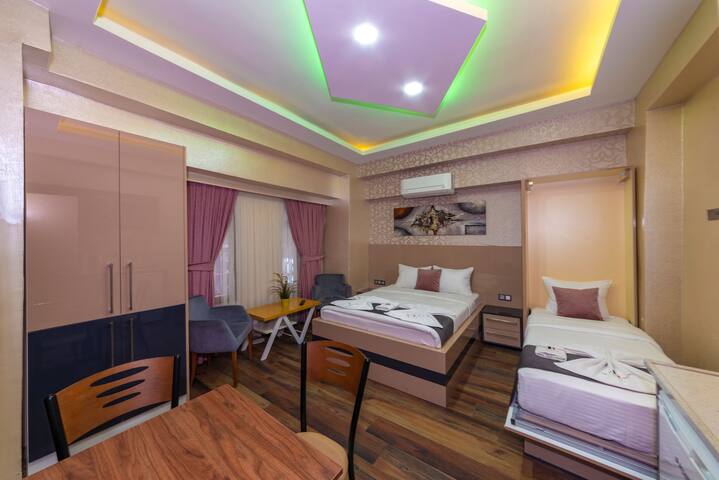 Delüxe Whole Building for Big Groups gallery image 5