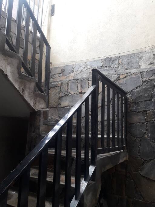 Escaleras de acceso al departamento