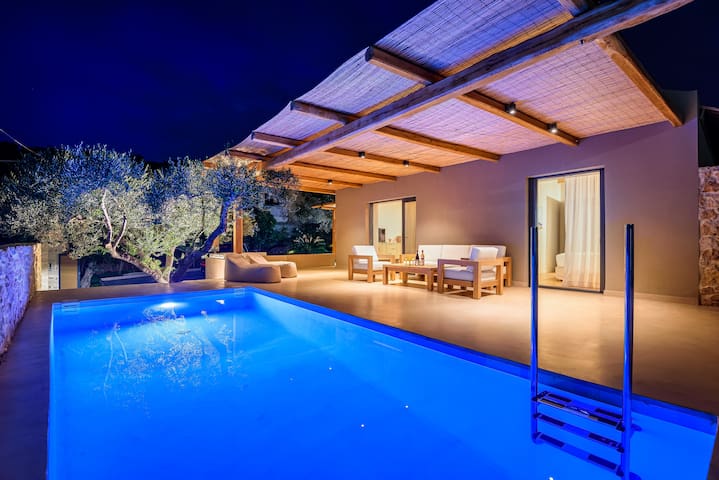Villa Mirka. Spacious villa with private pool.