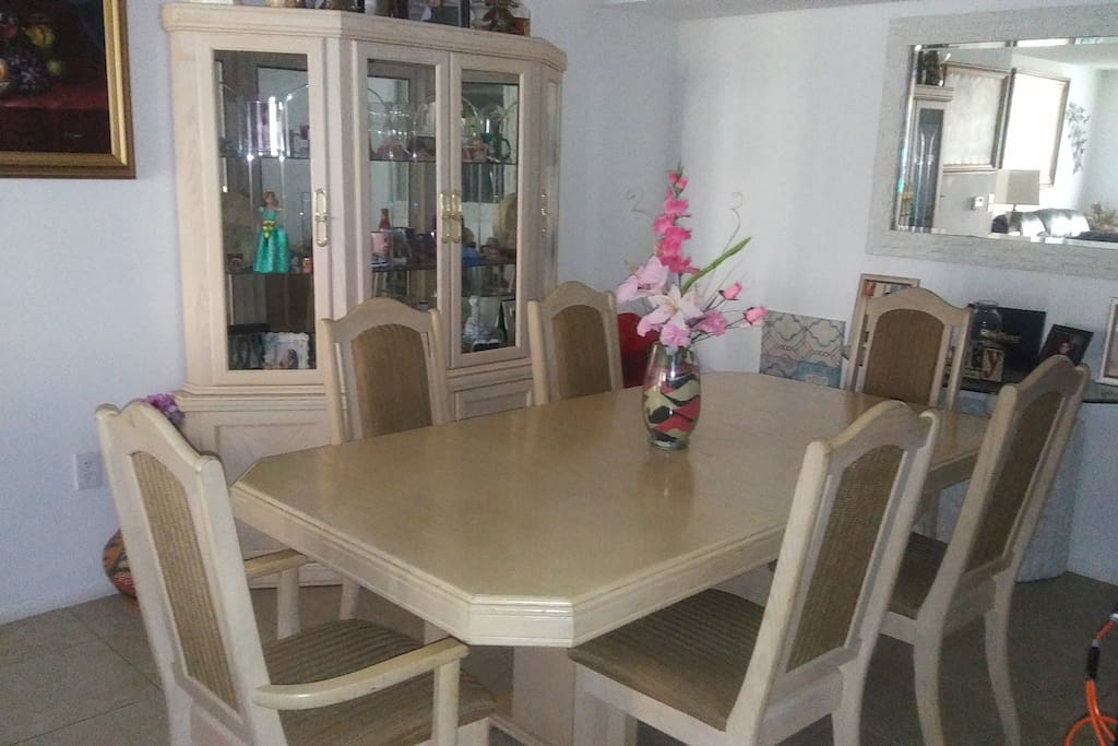 Excellent dining space!