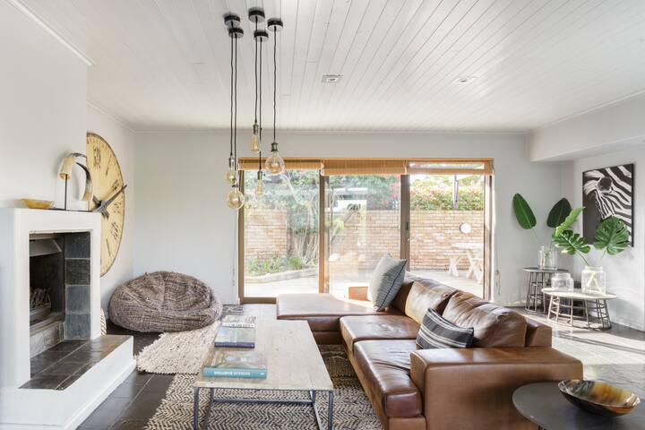 Stylish Hideaway with Great Privacy, Large Garden, and Pool gallery image 2