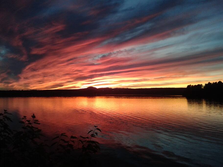 Coucher de soleil vu à partir de la rive - Sunset view from the shore