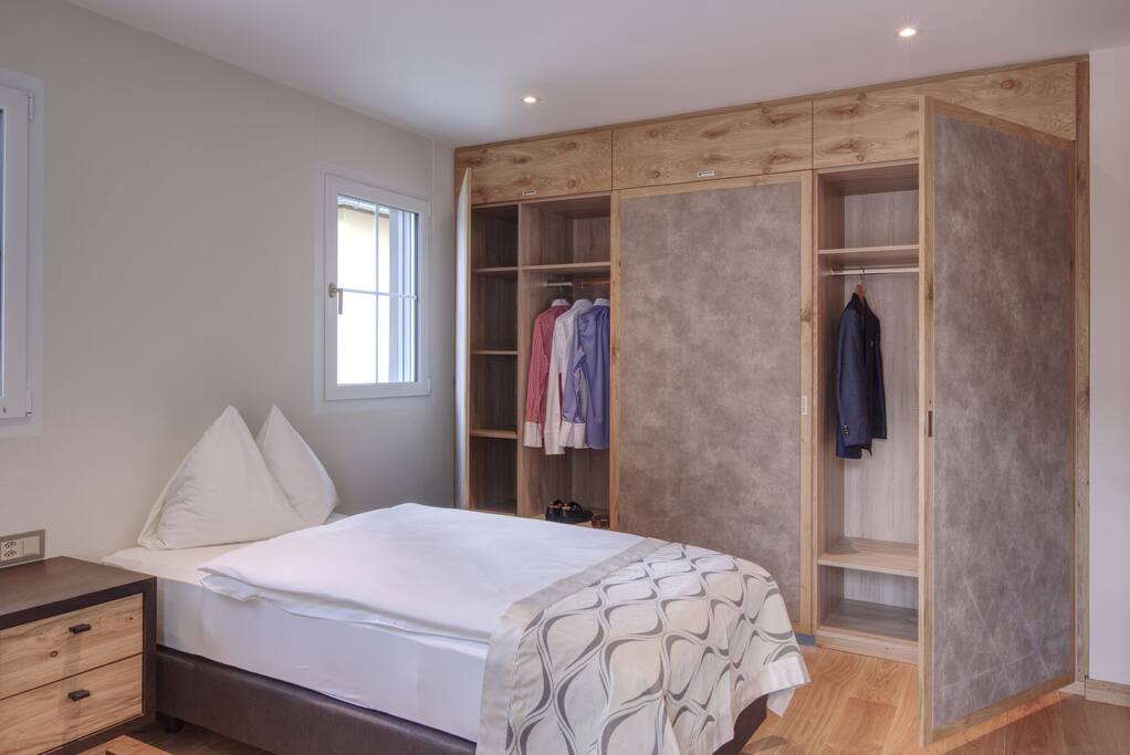 Schlafzimmer 1