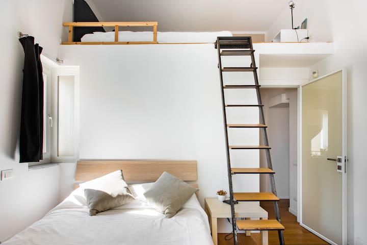 Funky Split Level Living in Designer Flat in Heart of Naples gallery image 5