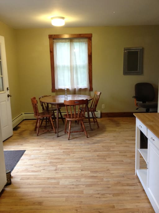 kitchen sitting area
