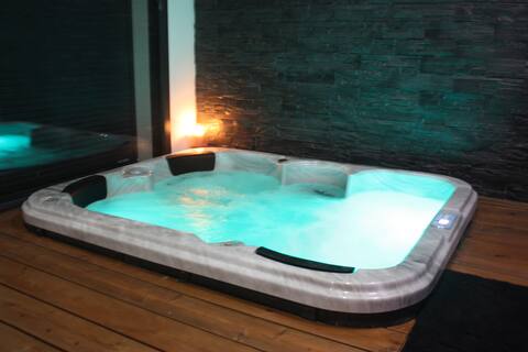 Suit'Dream (Red Suite) with private Spa/Sauna