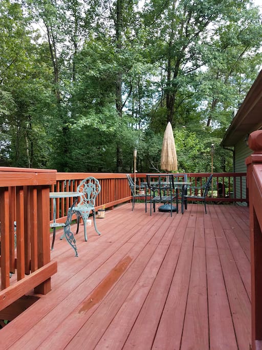 deck to backyard