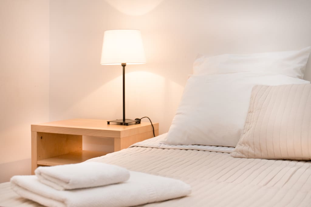 Bedroom: Fresh and crispy linen - fluffy towels are provided
