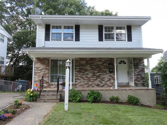 Quiet Room in Boston #2 gallery image 2