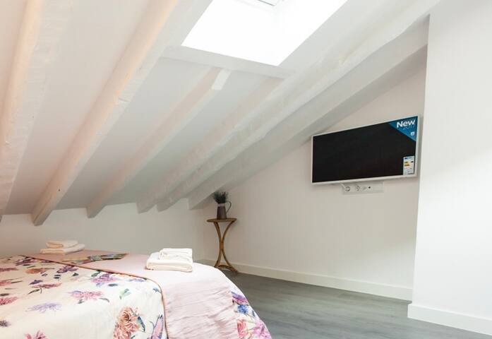 Puerta del Sol Pink Aduana gallery image 2