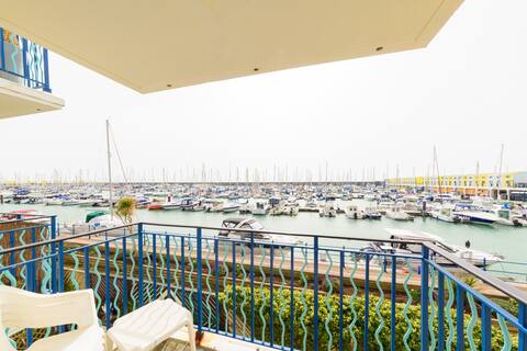 Great 2 Bed Flat-South Balcony & Harbour Views