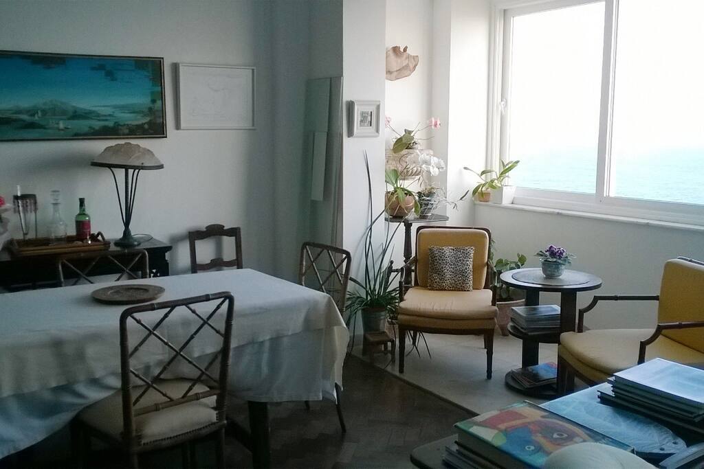 Sala de jantar e varanda