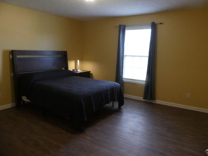 Bedroom #3 - Queen Bed (view 2)