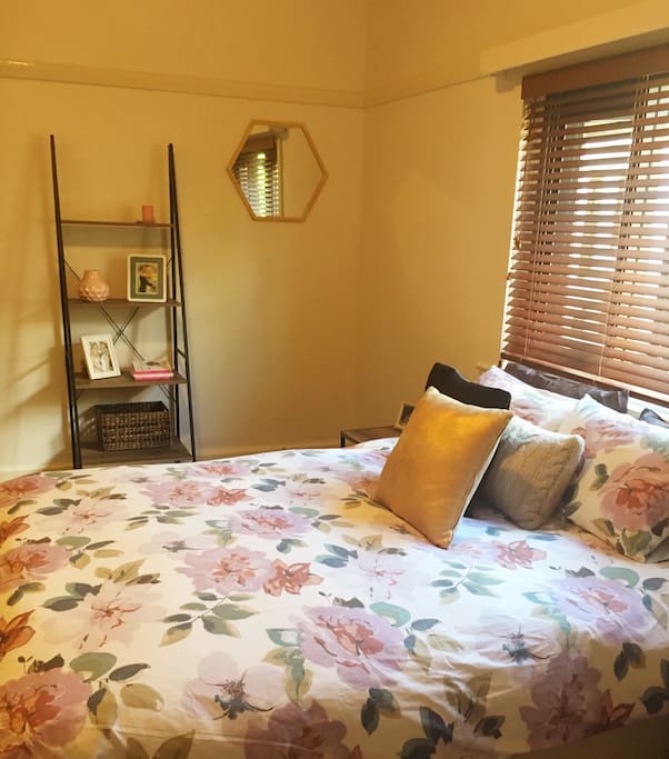 Queen size bed, storage rack and mirror.
