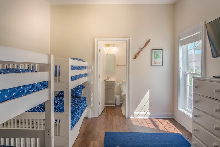 غرفة النوم 1 (الطابق الأول) - 4 توأم (سريران بطابقين)