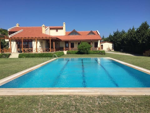Top-earning Airbnb listing in Datça, 6 bedrooms