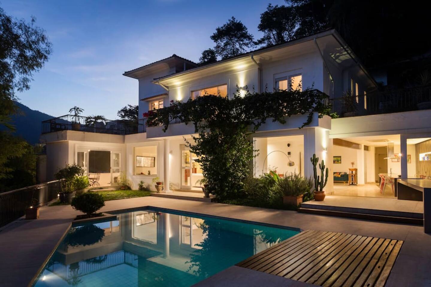 celibridades airbnb santa teresa