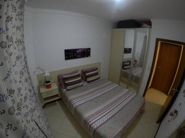 Quarto para viajantes, local seguro perto da praia