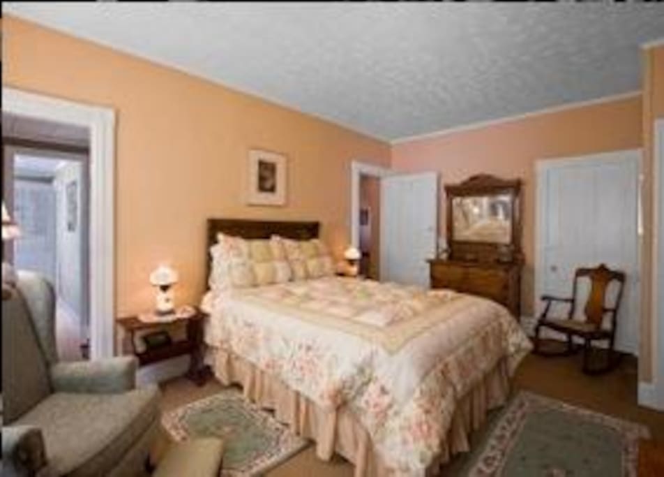 Antique double bed, TV and attached Sun Room are the highlights of this room. It's the Owner's choice! :-)