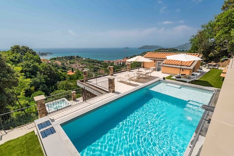 Luxury villa with heated pool in Lerici