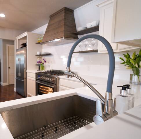 New home close to TCU, Dickies Arena & Stockyards! gallery image 2