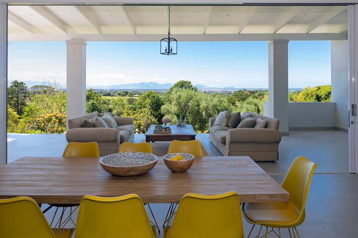 Luxury Villa in the Constantia winelands gallery image 3
