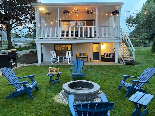 Private beach; firepit, outdoor shower, 2 kitchens