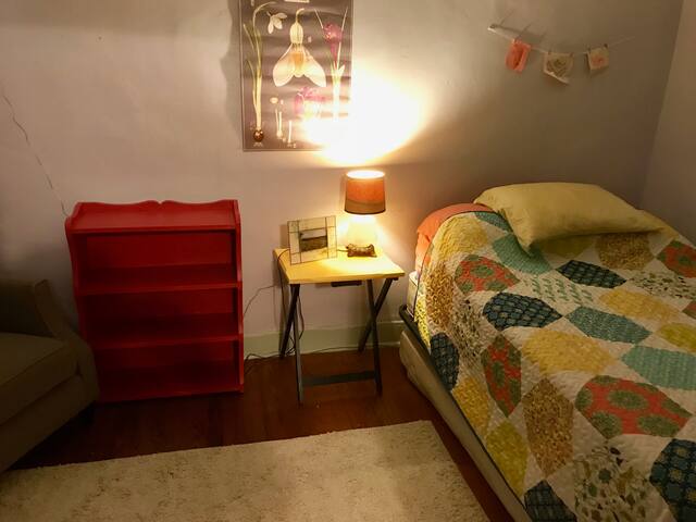 Private Room in Charming Old House, Fall Creek