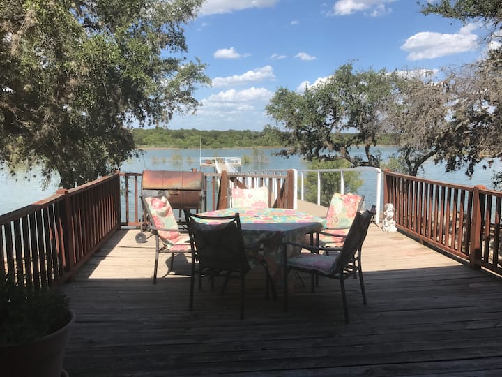 B & R Lodge on Lake Buchanan Cottages for Rent in Buchanan Dam, Texas