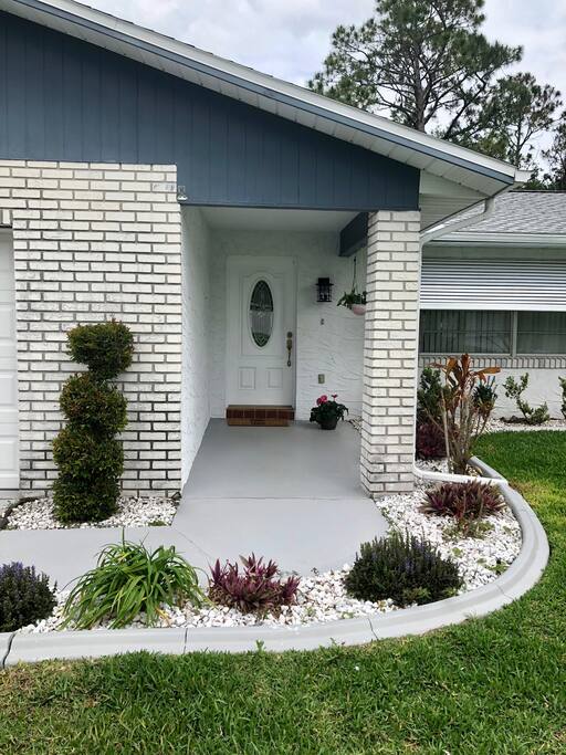 Oversized 2 bedroom 2 bath home with large enclosed back porch located in the heart of Port Orange
