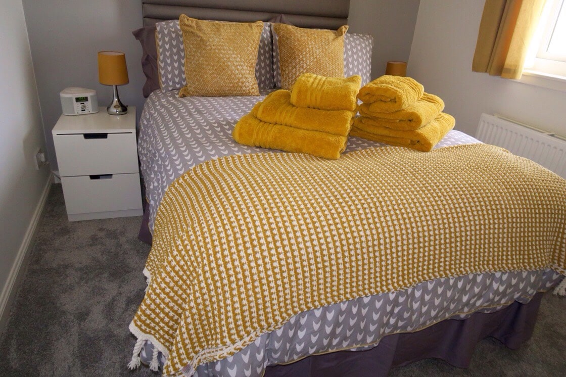  ห้องนอนคู่พร้อมตู้เสื้อผ้าในตัว