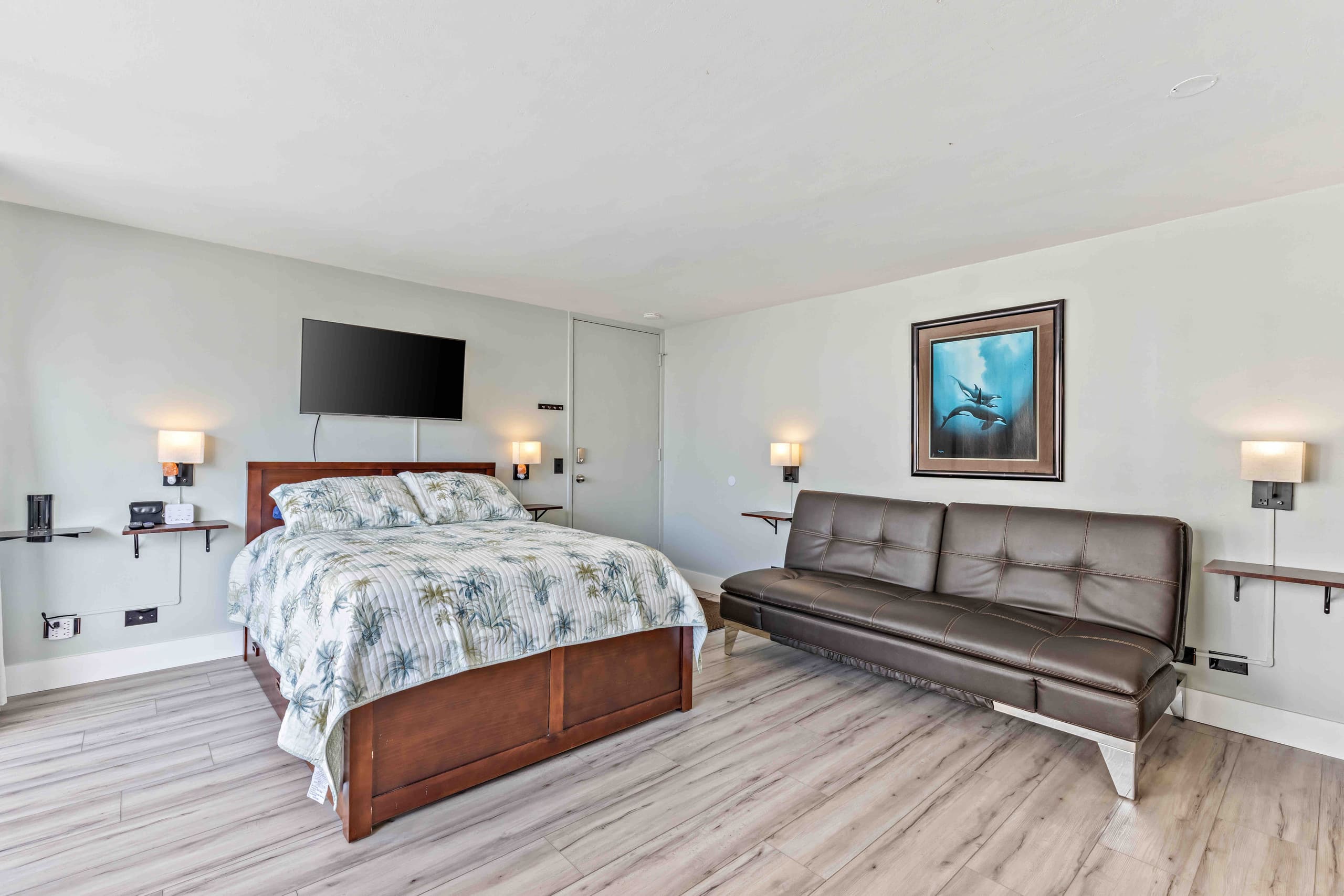 Condo in Honolulu · ★4.83 · Studio · 2 beds · 1 bath - Image 3