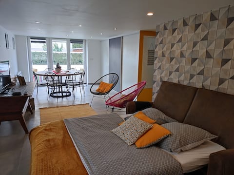 Pleasant quiet garden level ,60m2, private parking