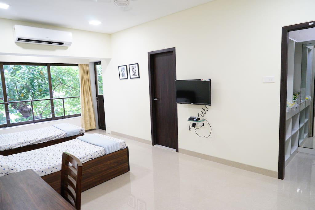 Bedroom with TV, Walk-in Wardrobe