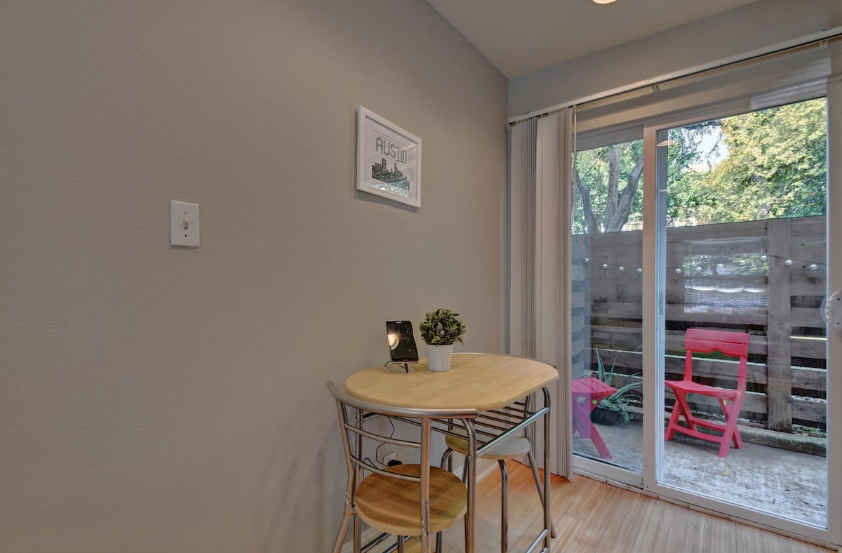 LOCATION & LUXURY - walk to downtown & Whole Foods
