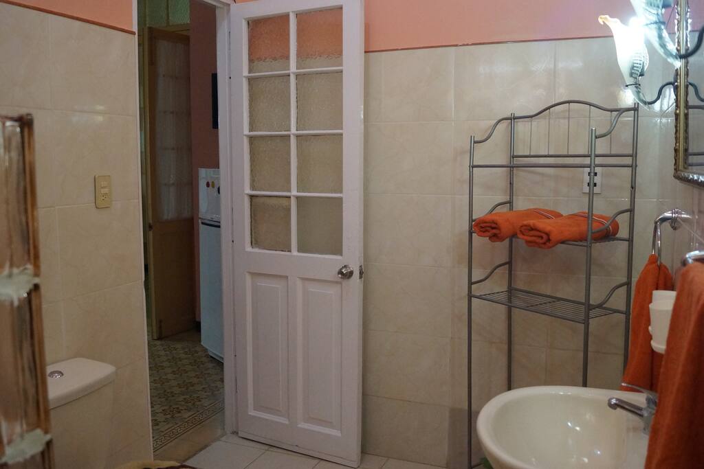 Other view of the bathroom