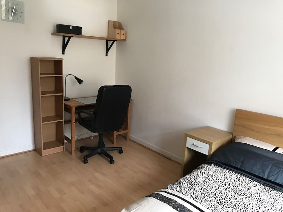 Lovely double bedroom (2) with study area