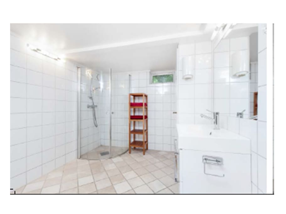 Very spacious bathroom