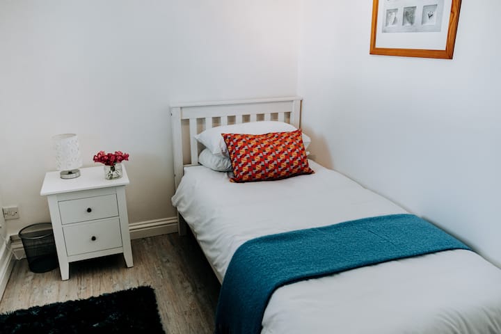 חדר השינה היחיד בקומה הראשונה 