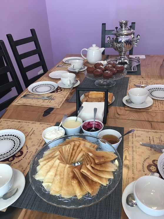 Show full-screen, host-provided image